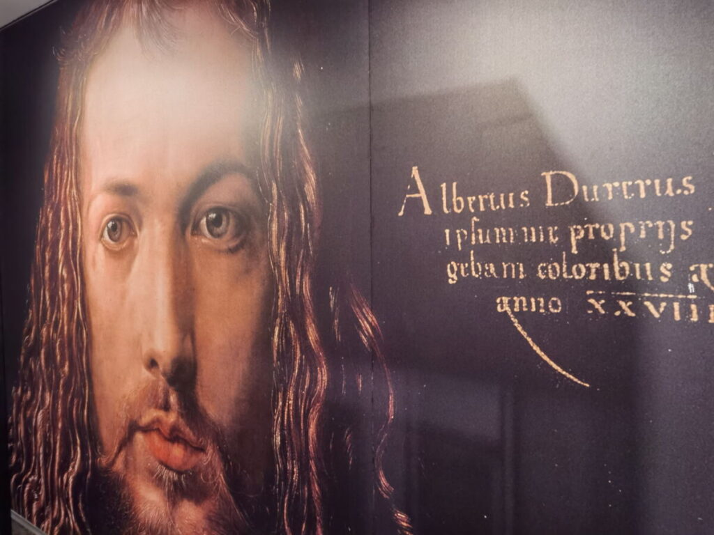 Am Eingang begrüßt das Selbstbildnis zum Rundgang durch das Albrecht Dürer Haus