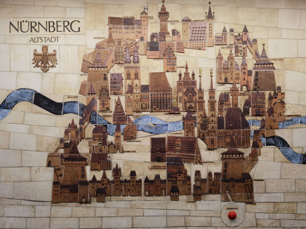 Die meistbesuchten Altstadt Nürnberg Sehenswürdigkeiten - gesehen beim Hauptbahnhof, auf dem Weg in die Fußgängerzone