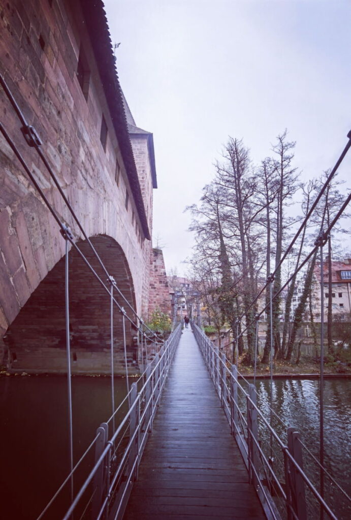 Der Gang über den Kettensteg Nürnberg