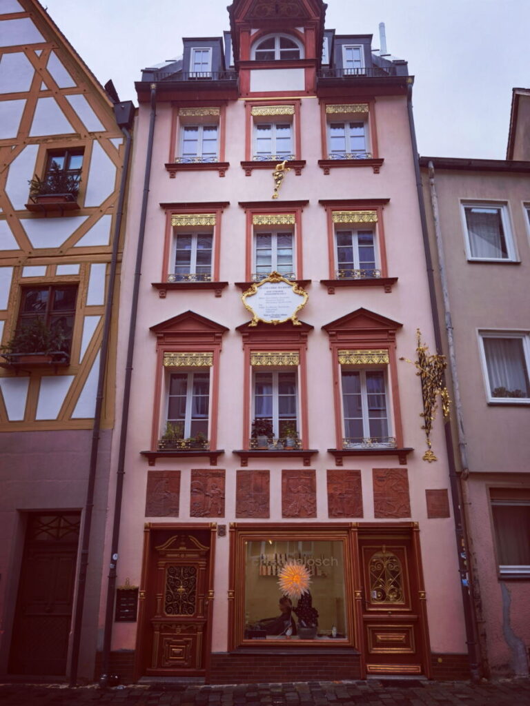 Das ist das Haus in der Weißgerbergasse 8 - besser kann man so ein Haus nicht sanieren