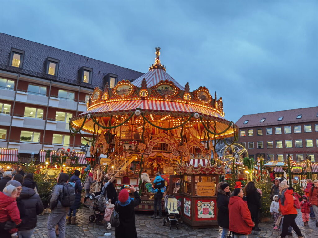 Auf den Weihnachtsmarkt mit Kindern? Der Nürnberger Christkindlesmarkt ist perfekt dafür